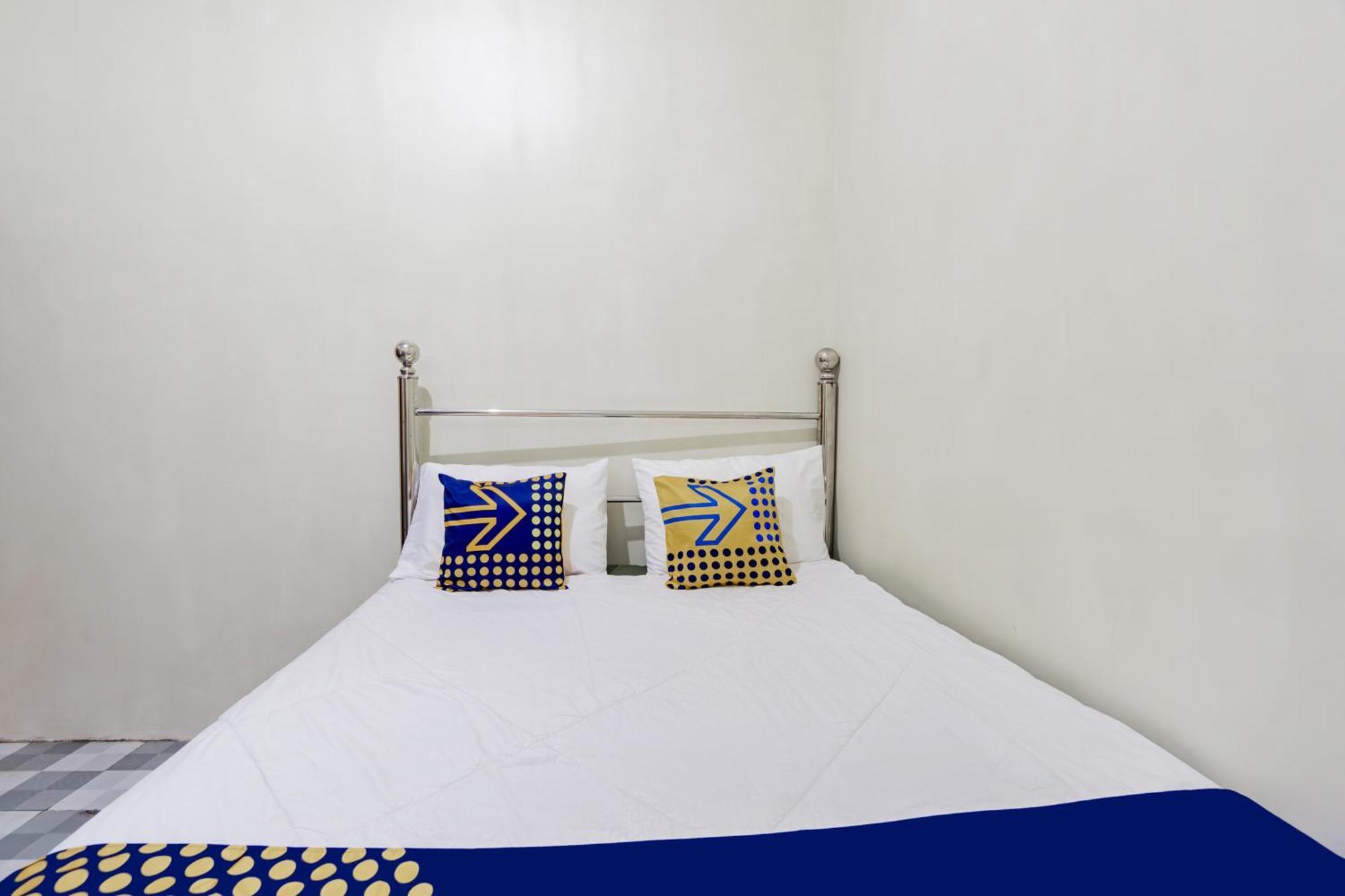 Spot On 93967 Hasna Guest House Syariah Kediri  Exterior foto