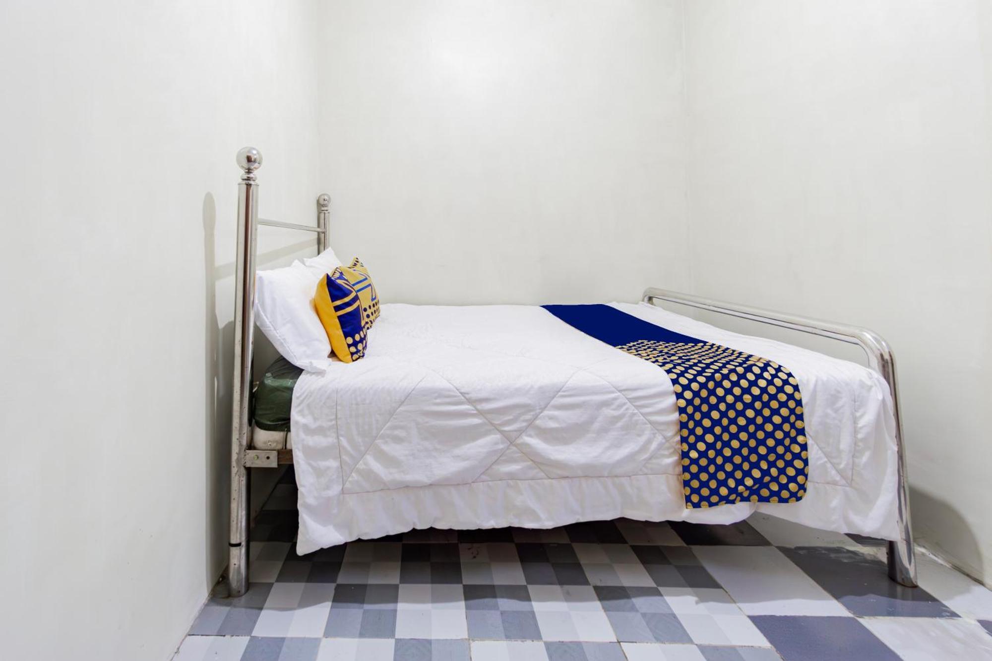 Spot On 93967 Hasna Guest House Syariah Kediri  Exterior foto