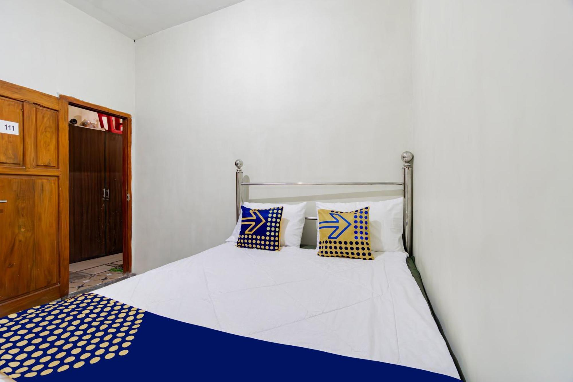 Spot On 93967 Hasna Guest House Syariah Kediri  Exterior foto