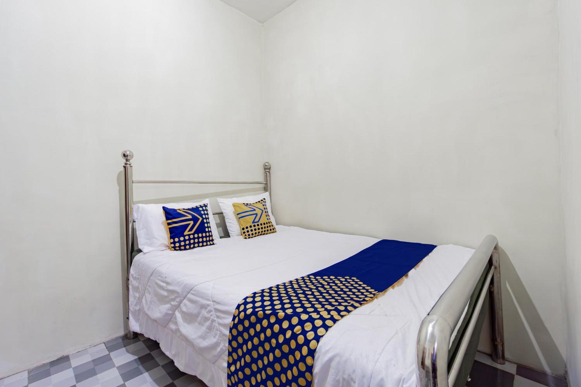 Spot On 93967 Hasna Guest House Syariah Kediri  Exterior foto