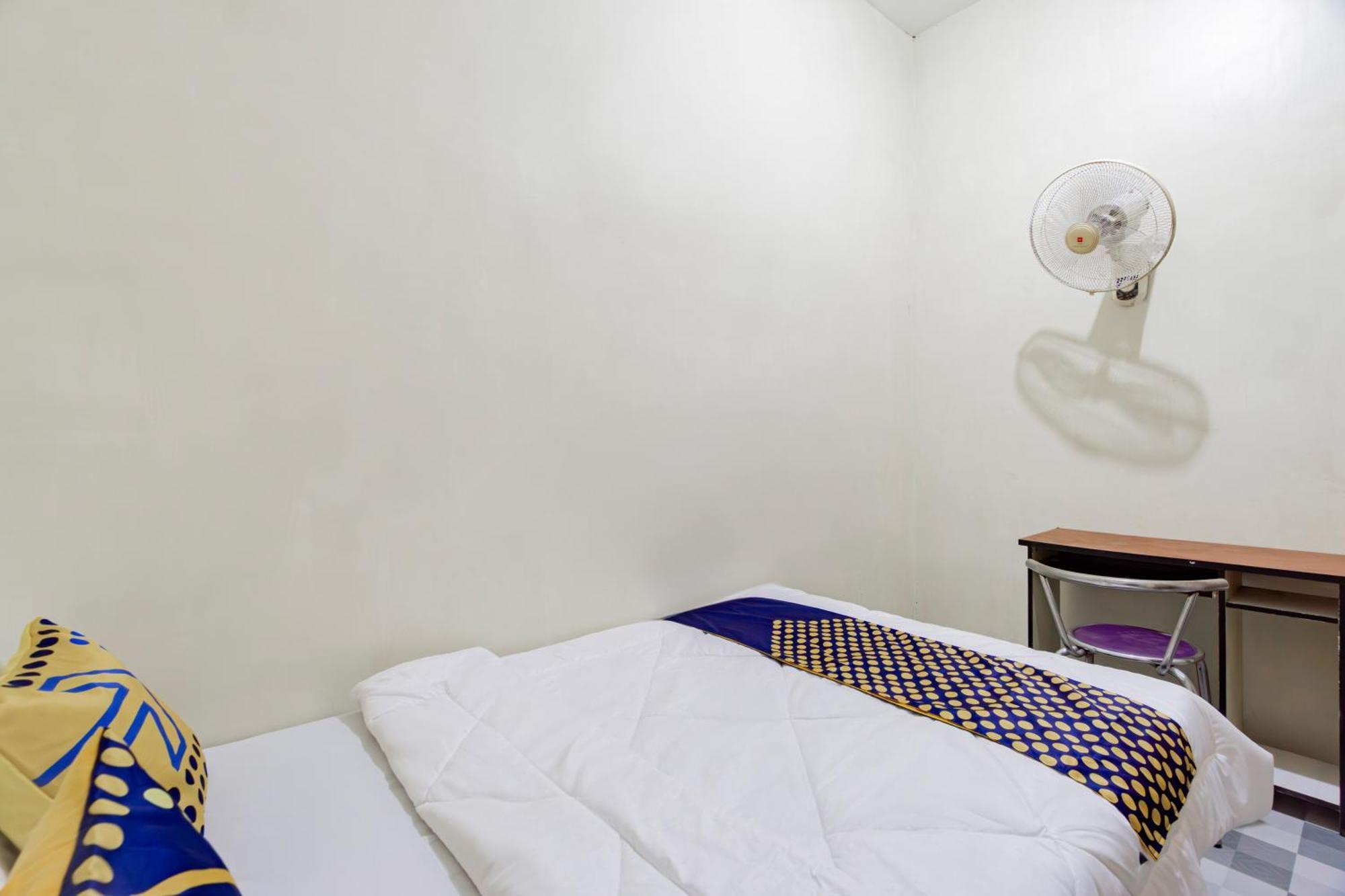Spot On 93967 Hasna Guest House Syariah Kediri  Exterior foto