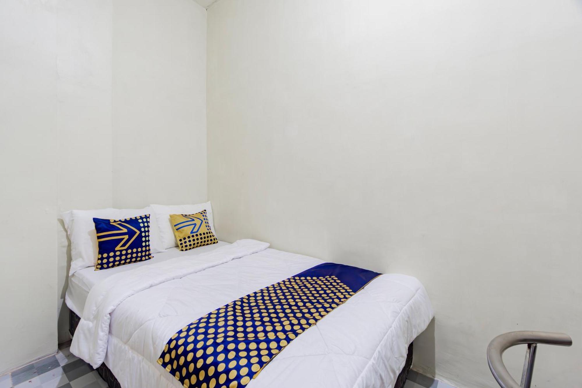 Spot On 93967 Hasna Guest House Syariah Kediri  Exterior foto